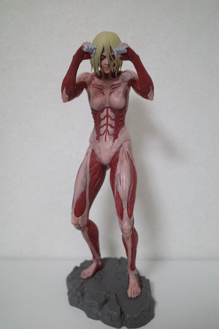 一番くじ　進撃の巨人　～壁の外の世界～　2体セット