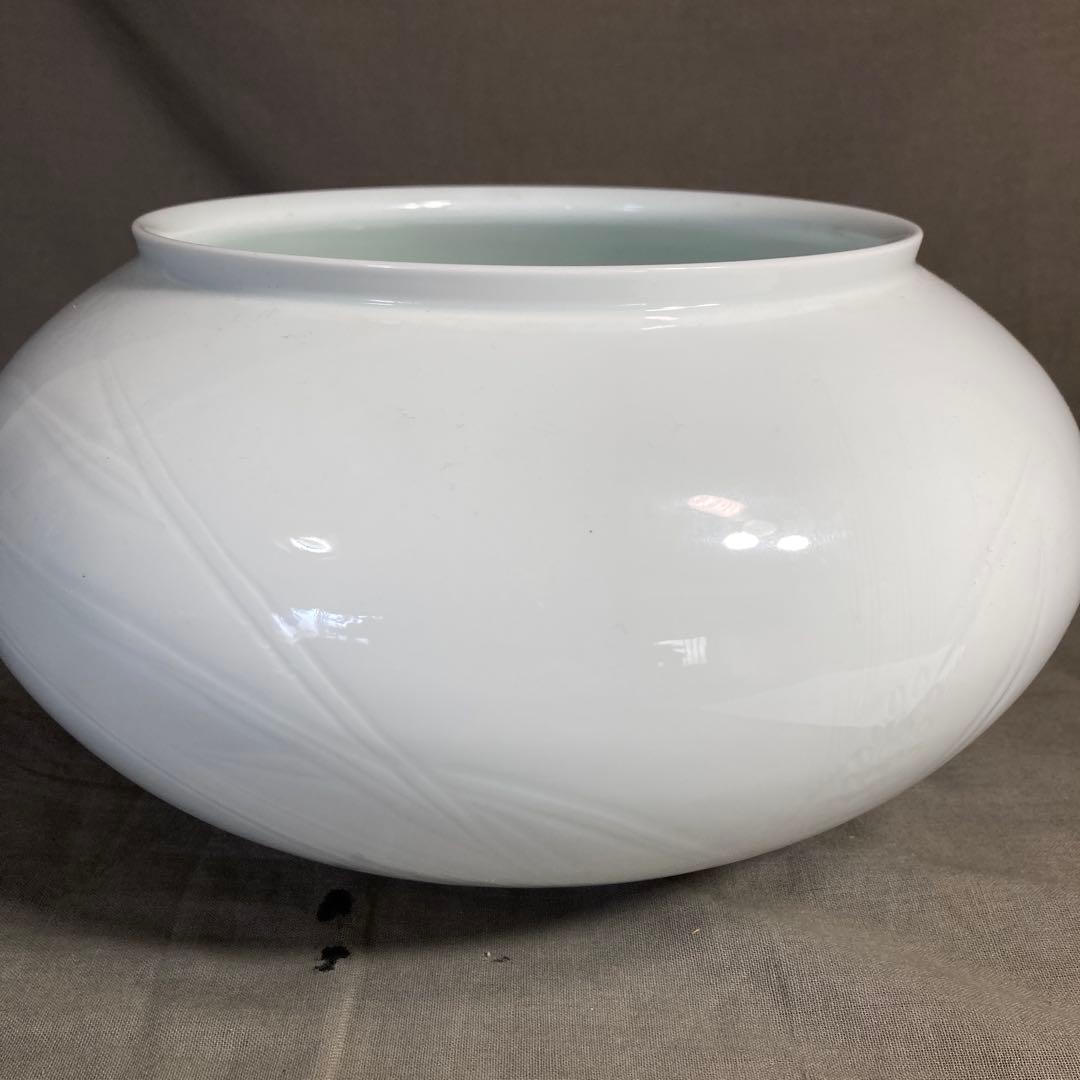 【期間特別価格】白磁の伝統　日本の名窯　人間国宝　井上萬二作　白磁麦彫文　花瓶