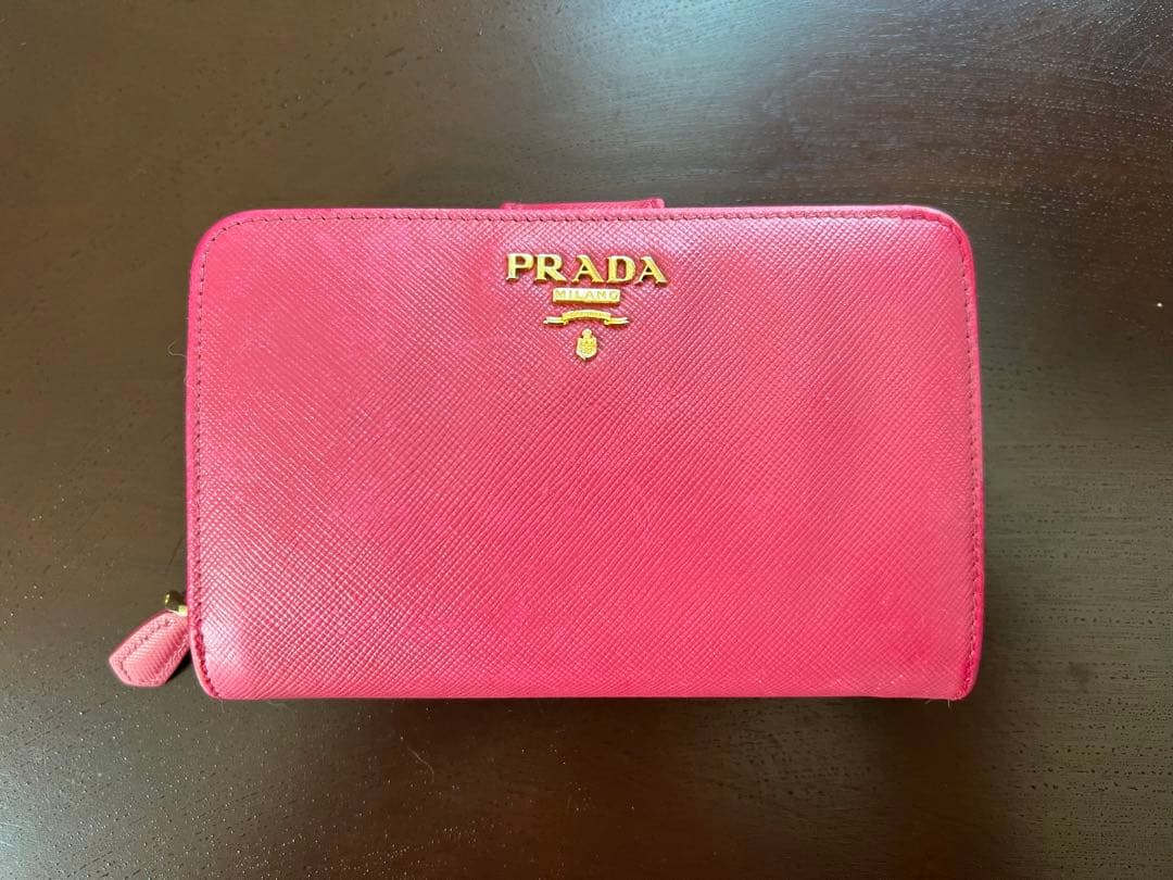 年始のセール！PRADA サファアーノ 財布 ピンクレッドマゼンタ