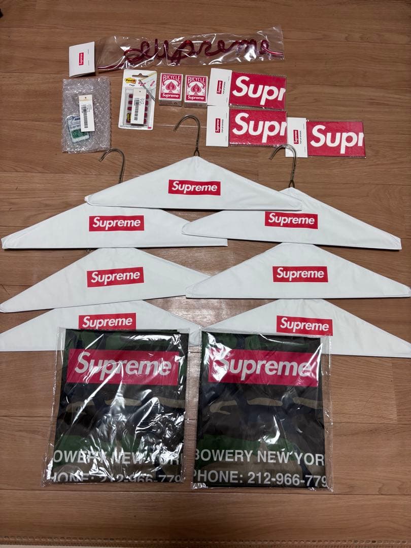 Supreme 小物アイテム & ステッカー&ショッパーセット