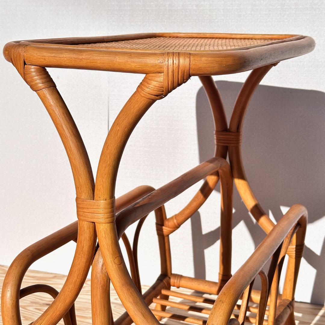 極美品！　ラタン　マガジンラック付きサイドテーブル　美しい曲げ木の造形！