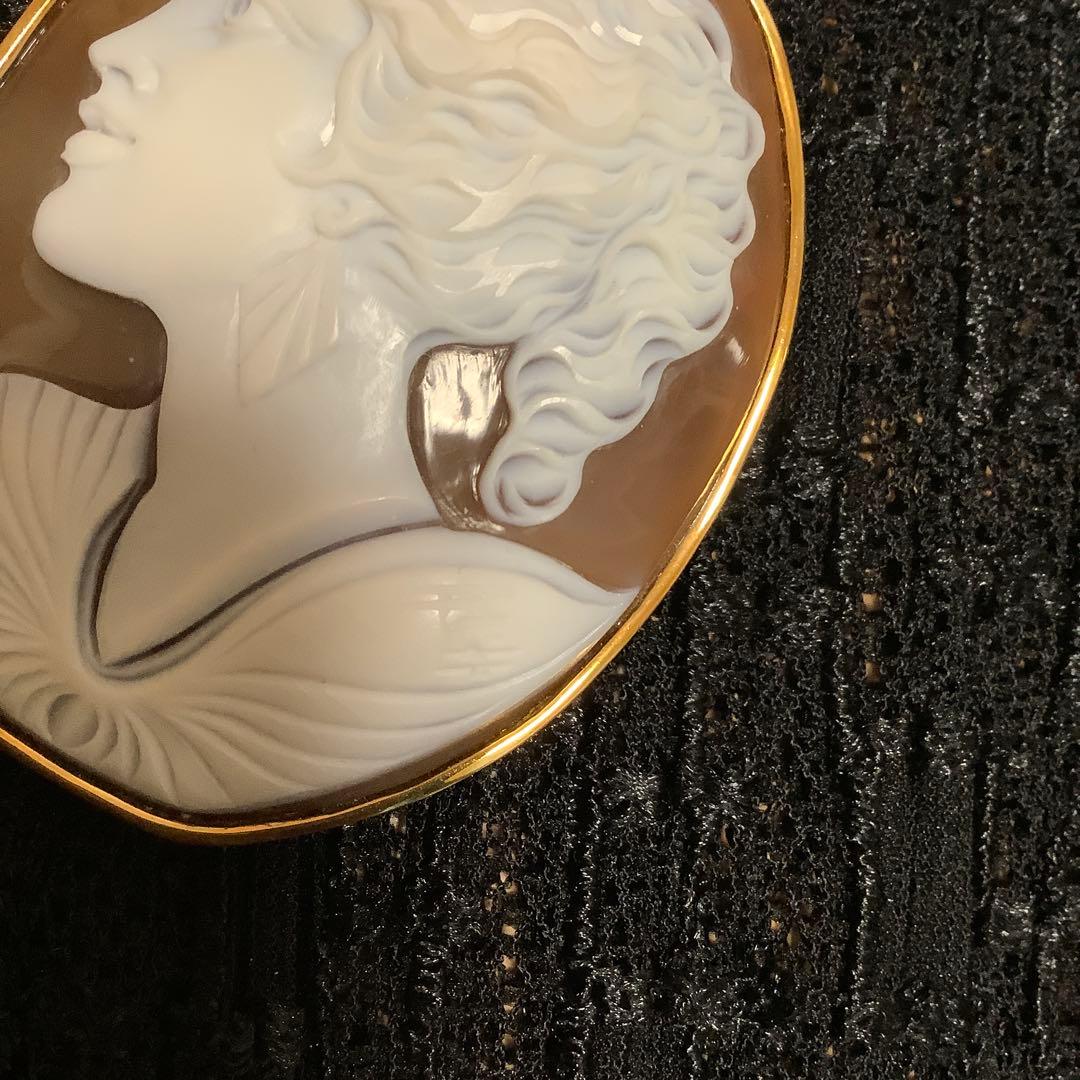 ク*☘様 宝石鑑別書あり　　天然シェル　カメオブローチ