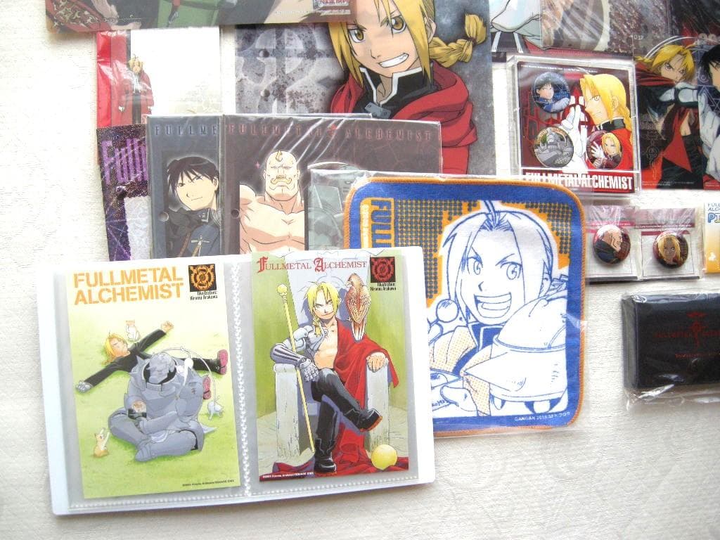 鋼の錬金術師グッズ　クリアファイル ピンズ 缶バッジなど　25点