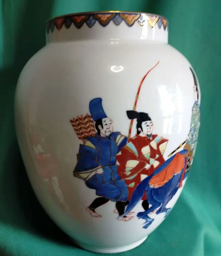 有田　伊万里　武士と馬の絵柄の陶器壺