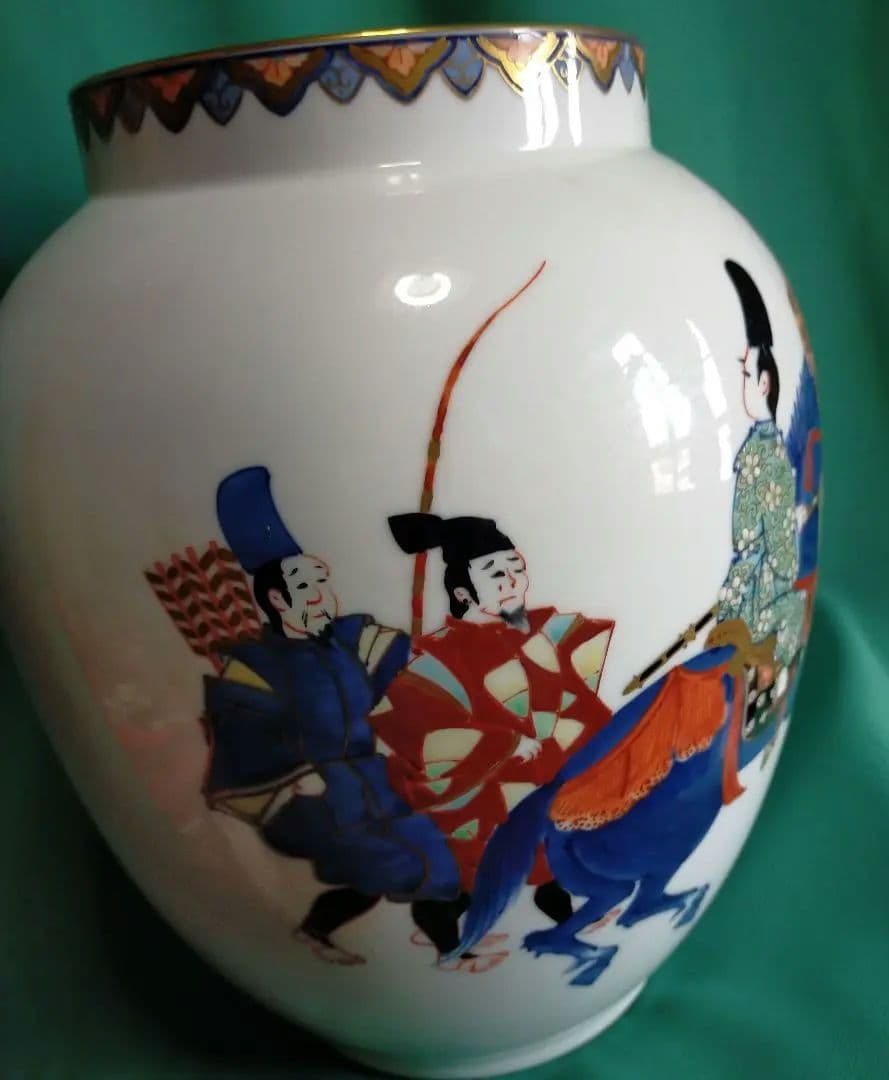 有田　伊万里　武士と馬の絵柄の陶器壺