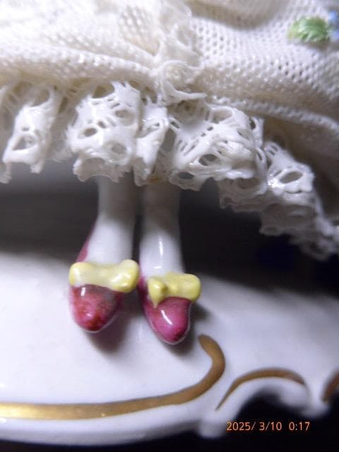 絵のように美しいウィンターヴァイスバッハ　レースドール フィギュリン 難あり