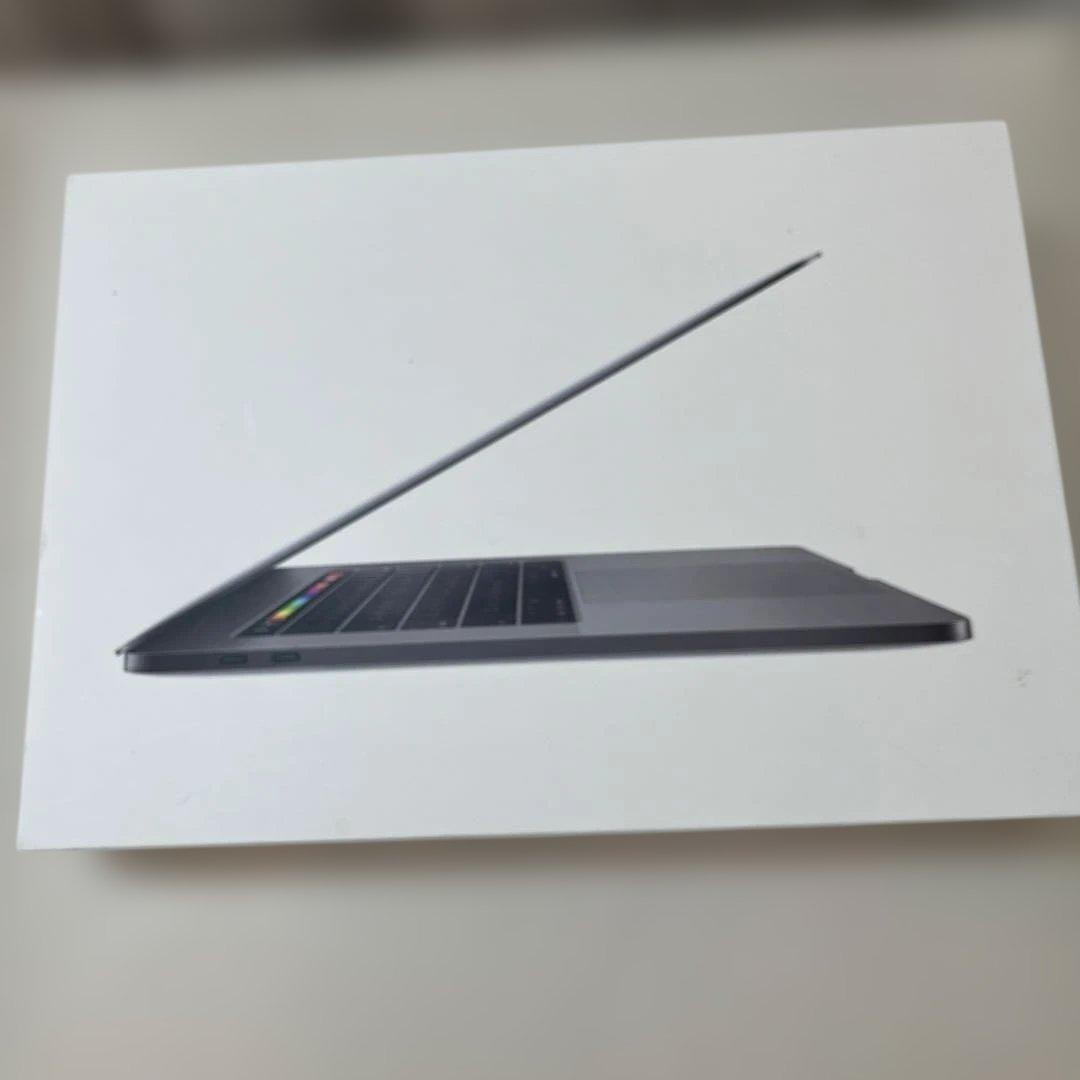 MacBook Pro 2018 15インチ 本体