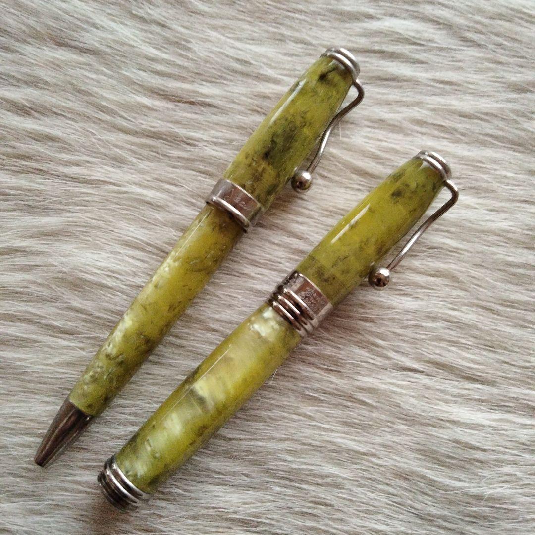 LEPINE 黄緑の万年筆とボールペンセット