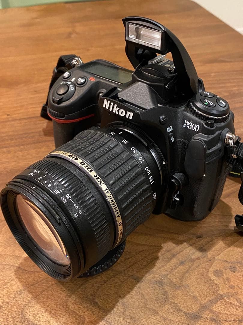 Nikon D300 デジタル一眼　タムロン　18-200 レンズ付　動作品