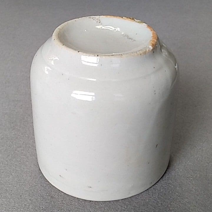 白磁立ちぐい吞み　白磁ぐい呑み　白磁茶碗　白磁筒茶碗