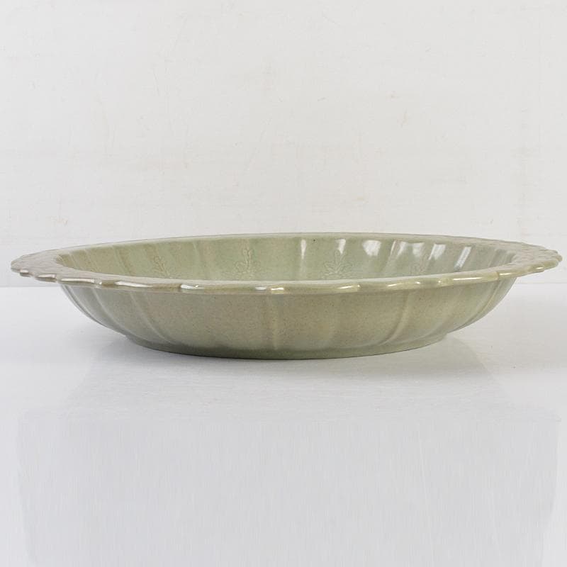 中国　龍泉窯　青磁　陽刻　花文　輪花皿　大皿　直径約38cm　V　R7105B