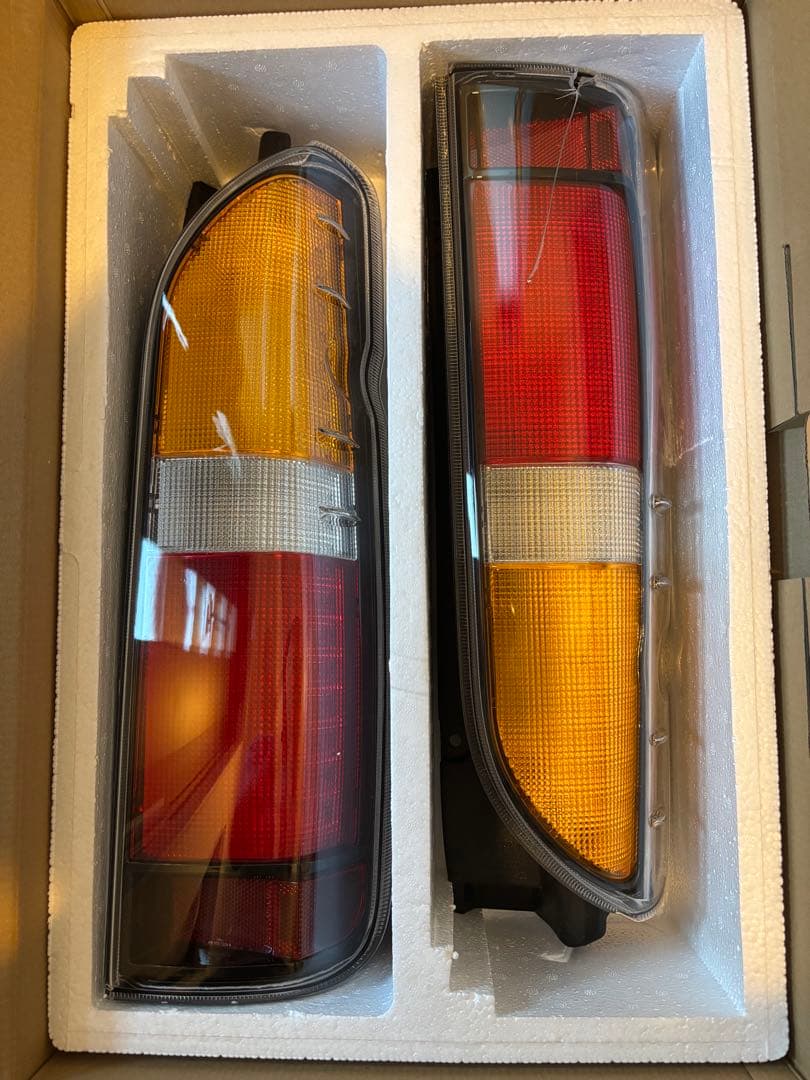 FLEX ハイエース　クラシック　テールランプ