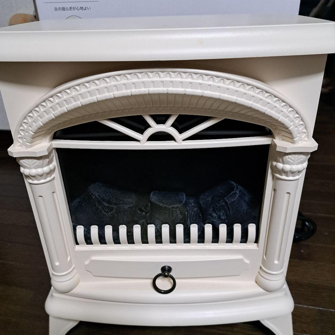 美品　ニトリ暖炉型ファンヒーター　アイボリー クラシックデザイン 電気ヒーター