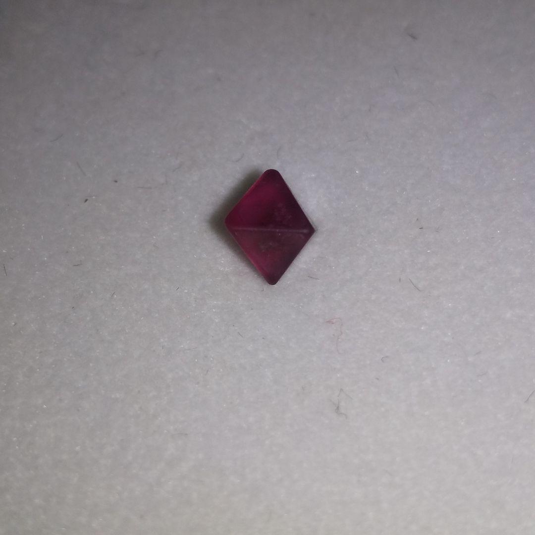 レッドスピネル 原石 0.8ct
