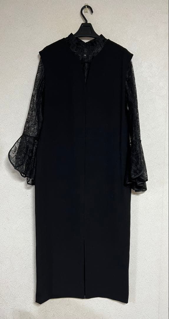 ブラックレーススリーブドレス