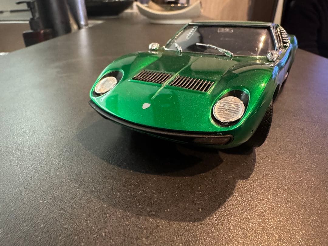 ランボルギーニミウラ　プラモデル完成品　1/24