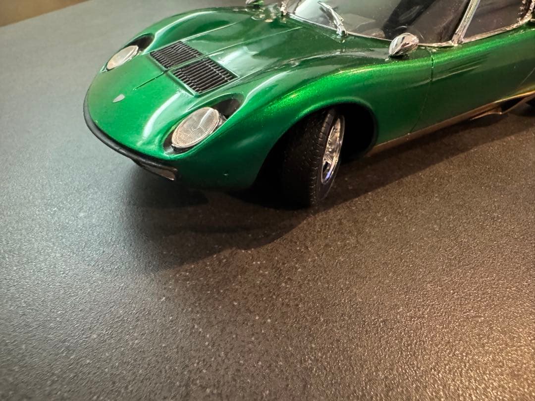 ランボルギーニミウラ　プラモデル完成品　1/24