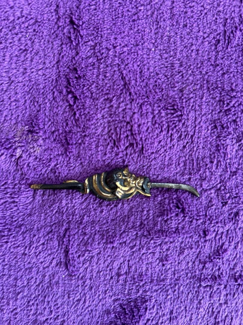 目貫 （兜モチーフ・軍配） 日本刀 刀装具 骨董 アンティーク