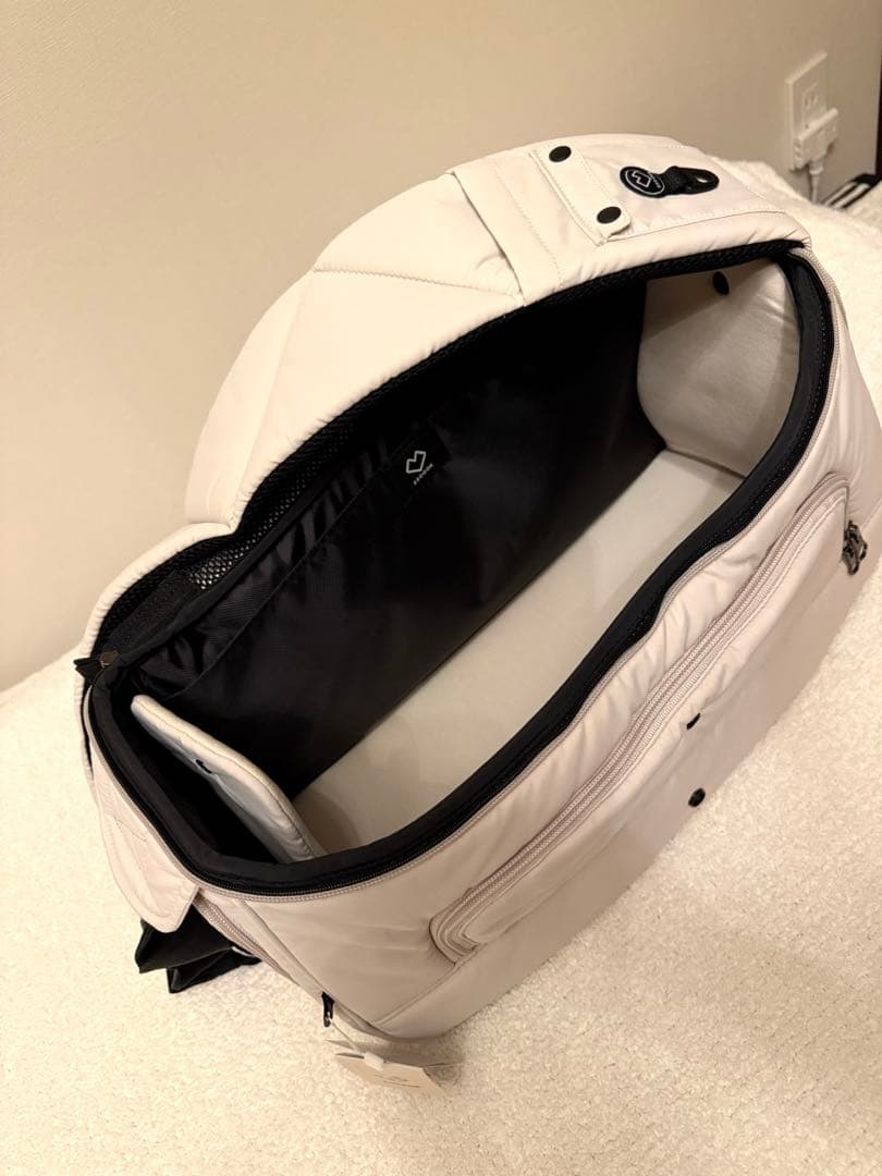 お値下げ！新品　SSOOOK SLINGBAG(バッグ右）タグ付き　ベージュ M