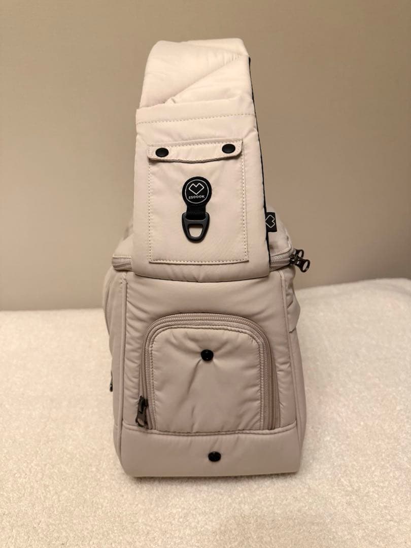 お値下げ！新品　SSOOOK SLINGBAG(バッグ右）タグ付き　ベージュ M