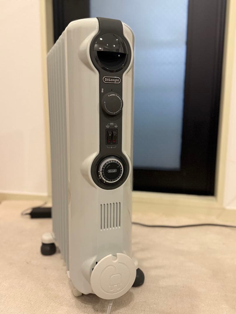DeLonghi デロンギ　ヒーター　オイルヒーター