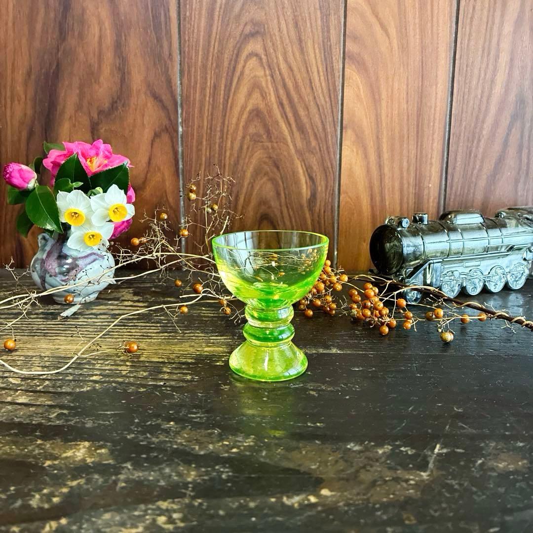 骨董　時代ガラス　希少カナリアイエロー　二重玉ステム　盃　酒器　ウラン１客限り