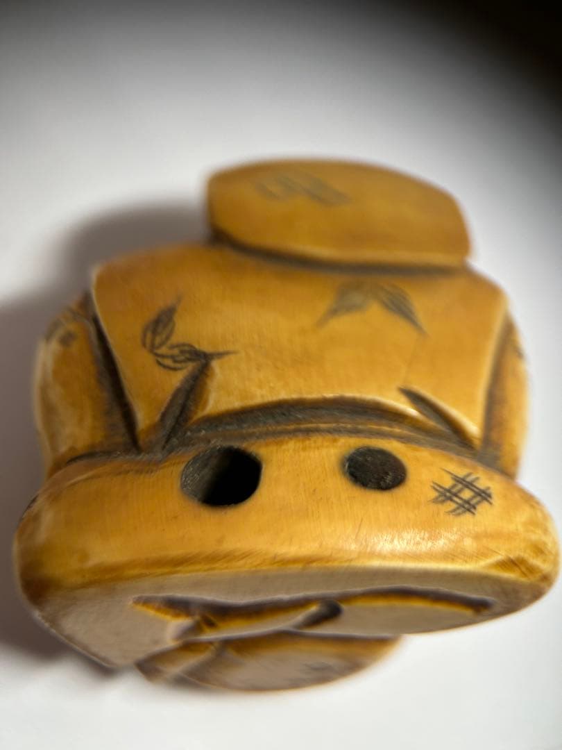 【銘あり】根付 大黒天風 骨 牙 （天然素材） 千広銘　29g