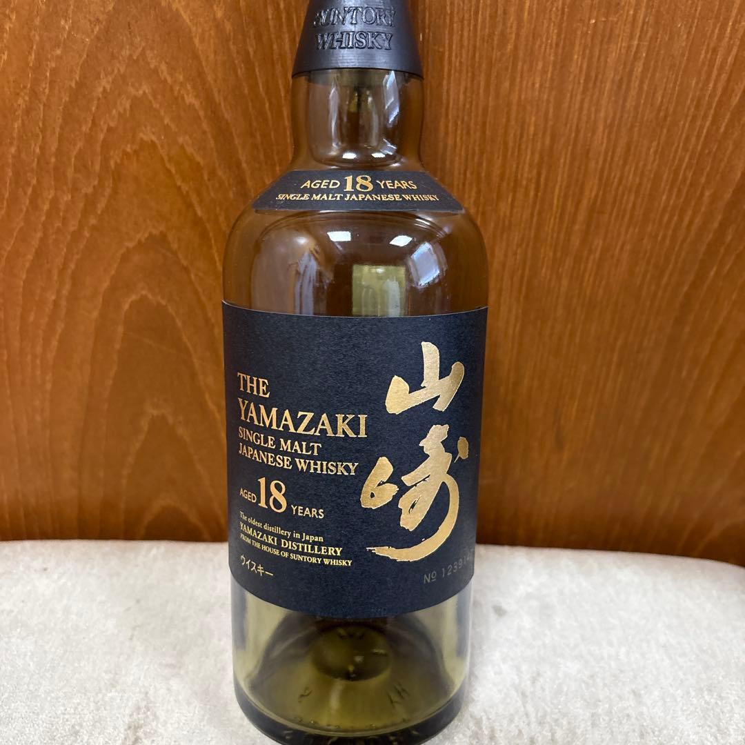 山崎18年の空瓶、箱