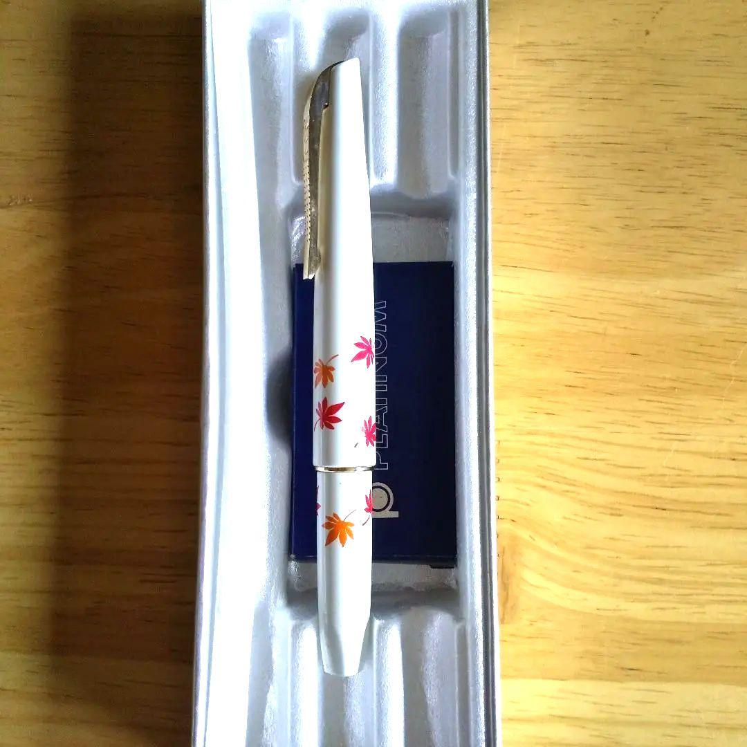 プラチナPlatinum万年筆 昭和レトロ ホワイトもみじ柄