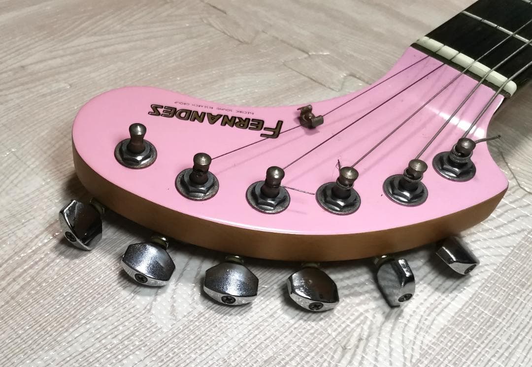 や*ま様 フェルナンデス　FERNANDES ZO-3 桃色 ピンク　ケース付き