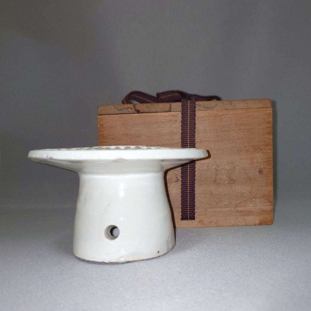 『李朝白瓷櫛目文餅型』 ”木石過眼”　トクサル　菓子型　朝鮮古陶磁器　蓋置　墨床