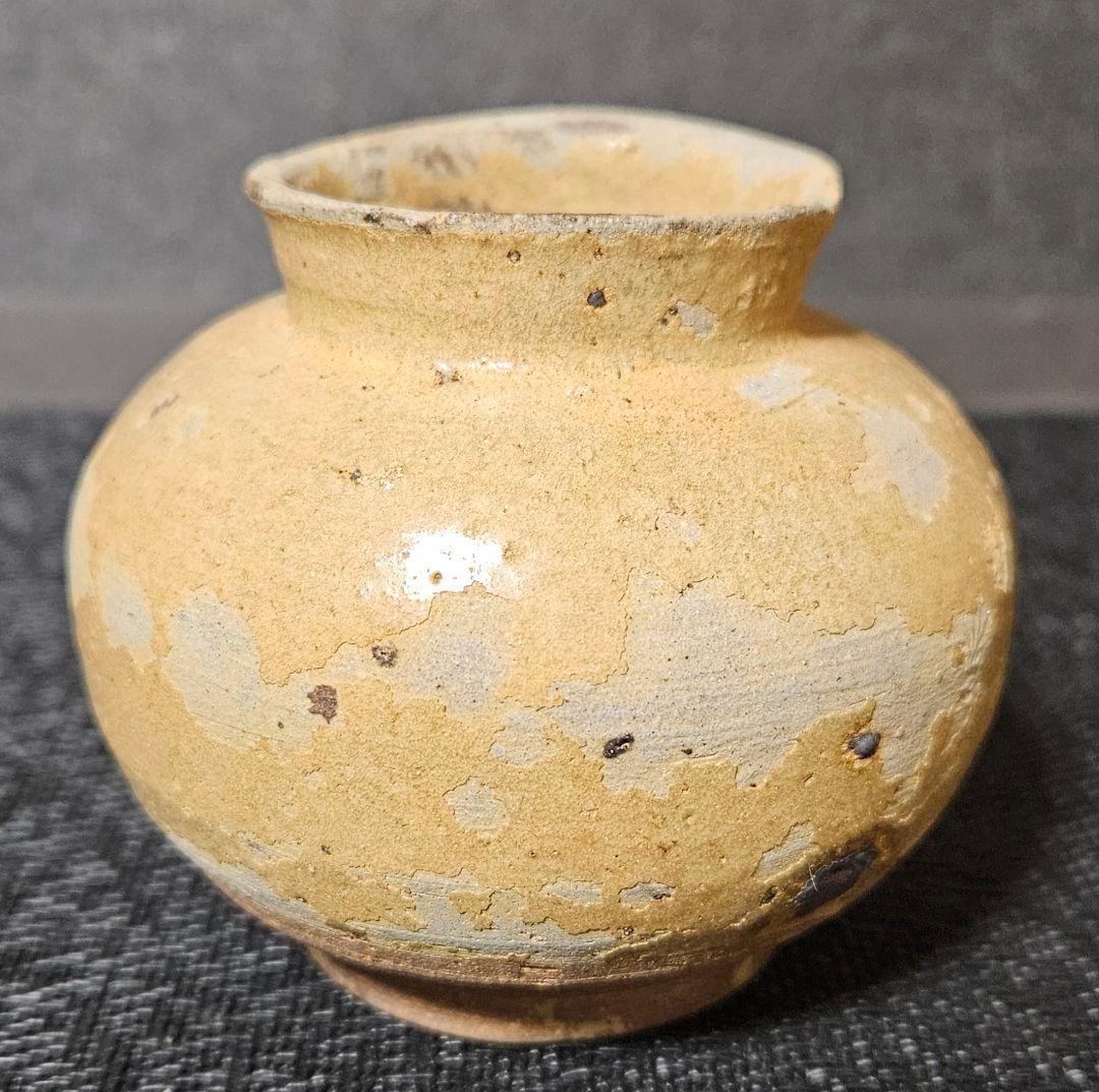 中国古美術　中国古陶磁器　唐時代末期頃　越州窯　黄釉　丸形　小壺　花入　茶道具