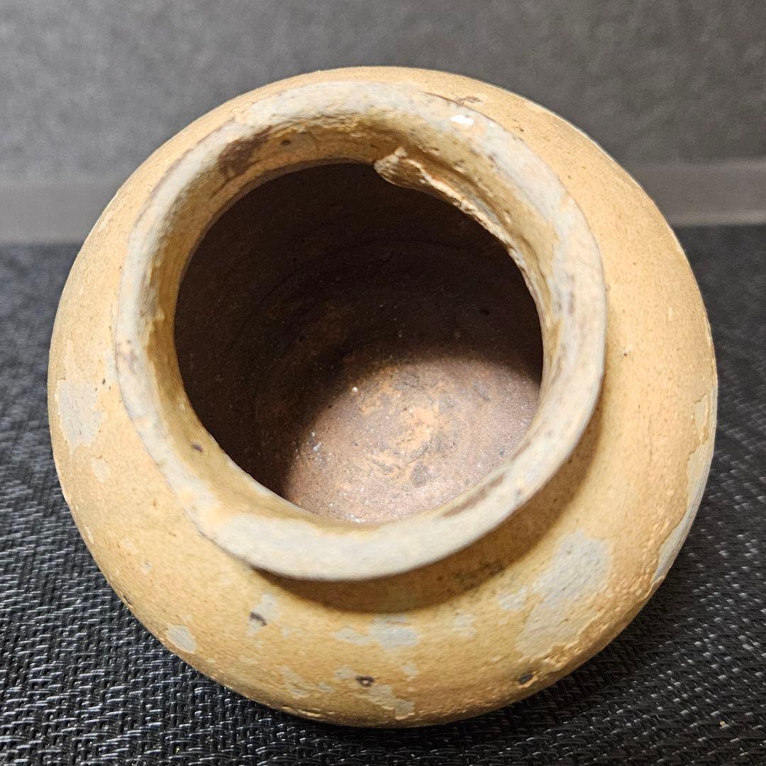 中国古美術　中国古陶磁器　唐時代末期頃　越州窯　黄釉　丸形　小壺　花入　茶道具