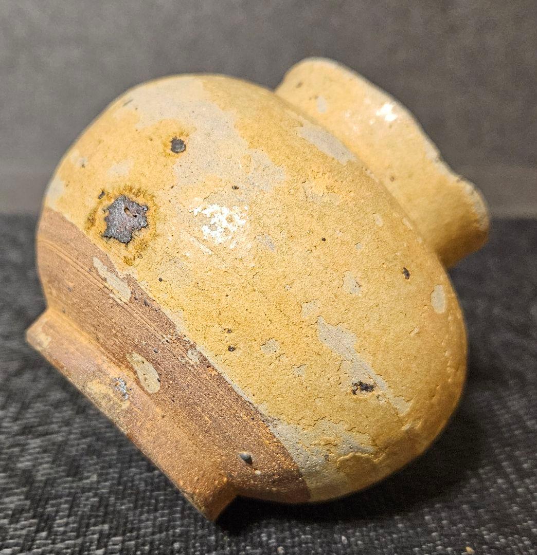 中国古美術　中国古陶磁器　唐時代末期頃　越州窯　黄釉　丸形　小壺　花入　茶道具