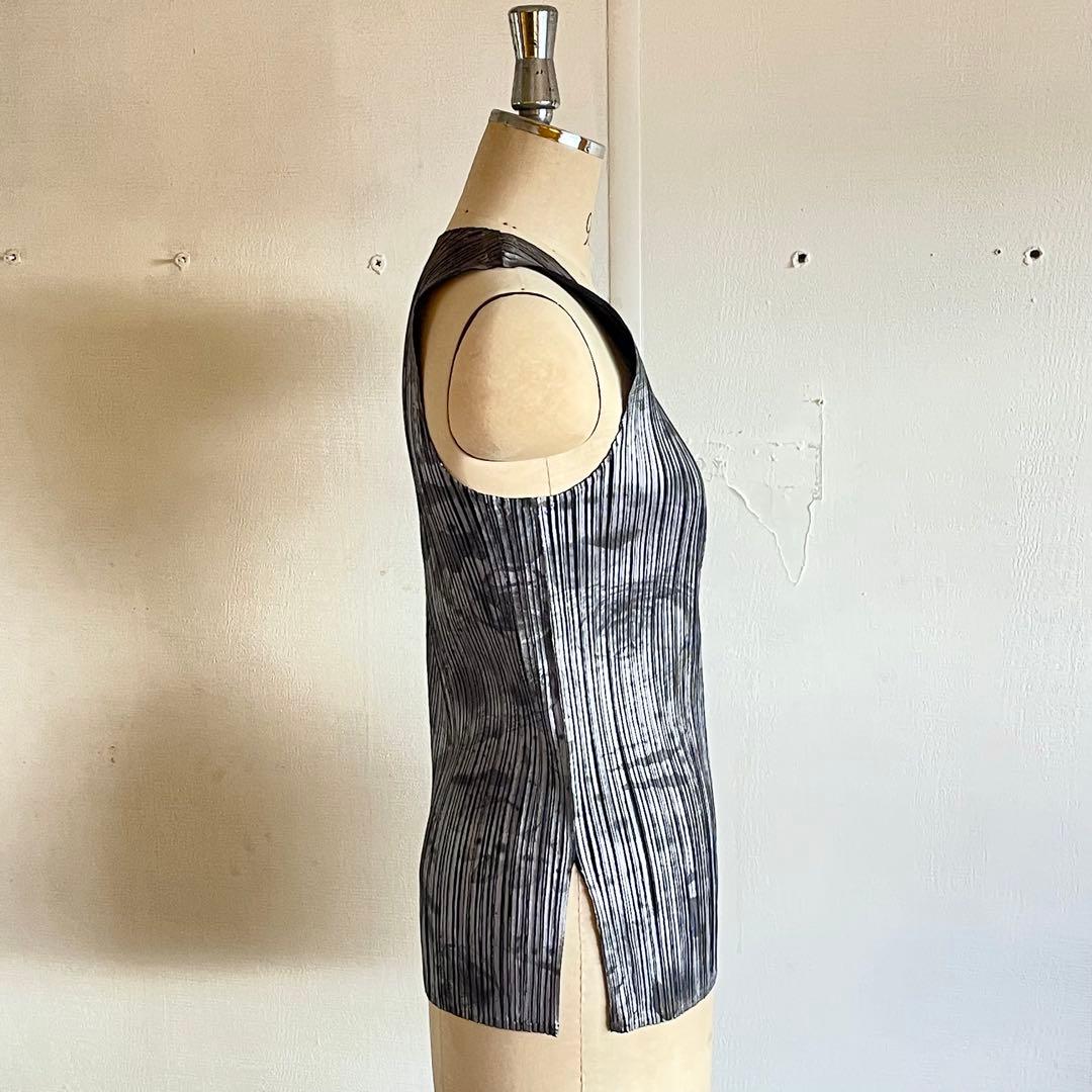 イッセイミヤケ pleats please シルバー タンクトップ