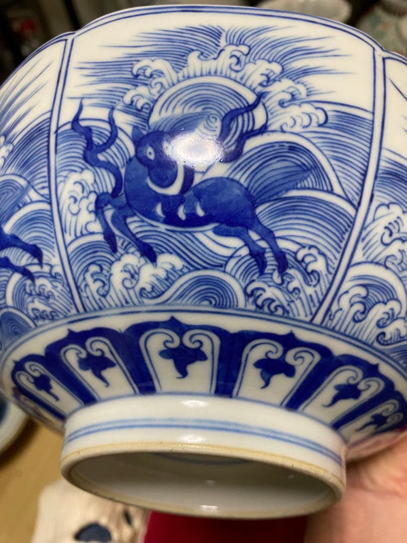 清朝　青い波と魚の絵柄の八角皿