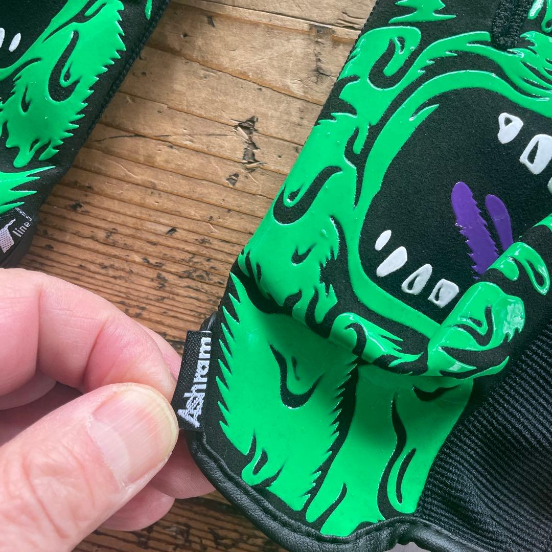 新品　サンタクルーズ x MxMxM スクリーミングハンドグローブ　黒緑