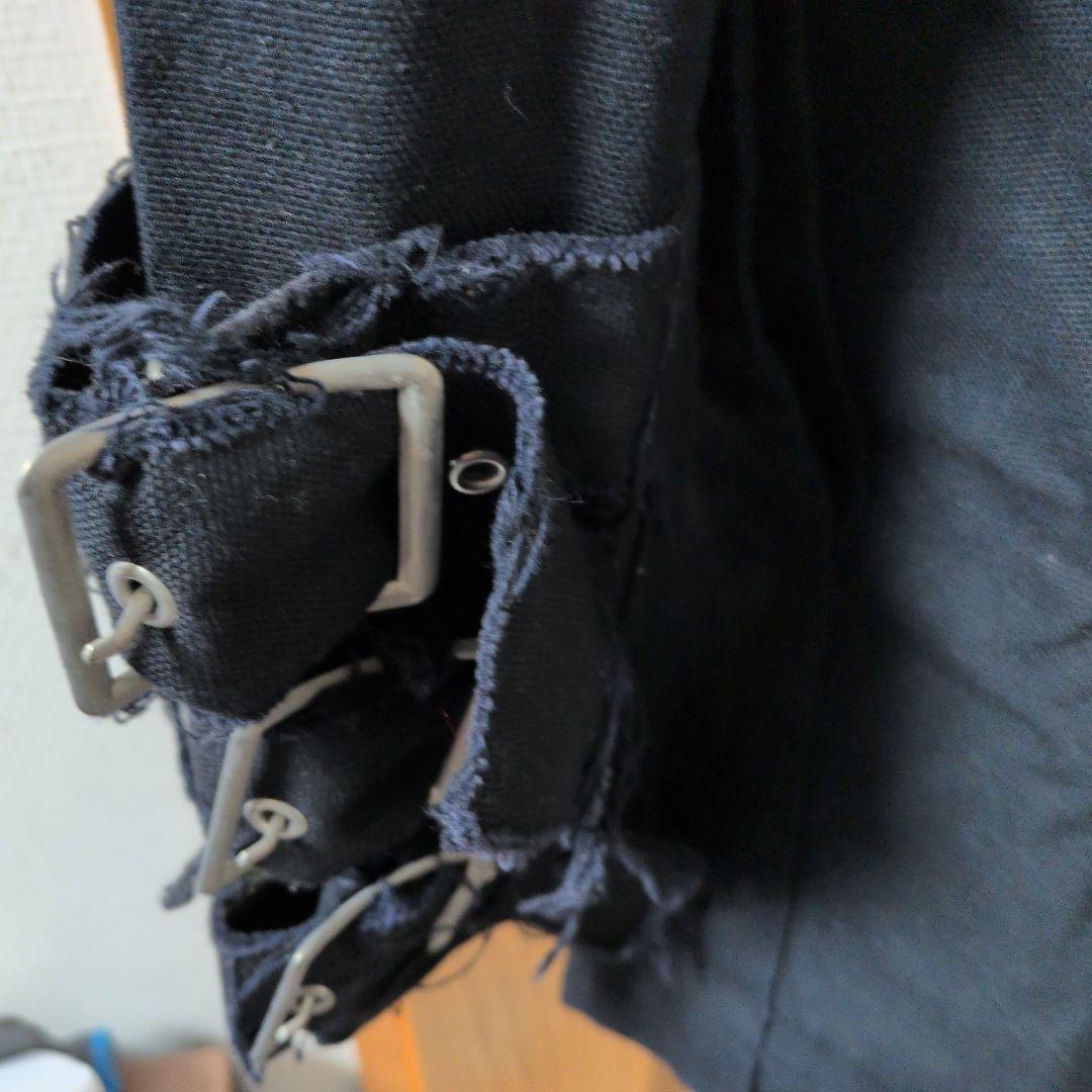 バックル付き黒ジャケット