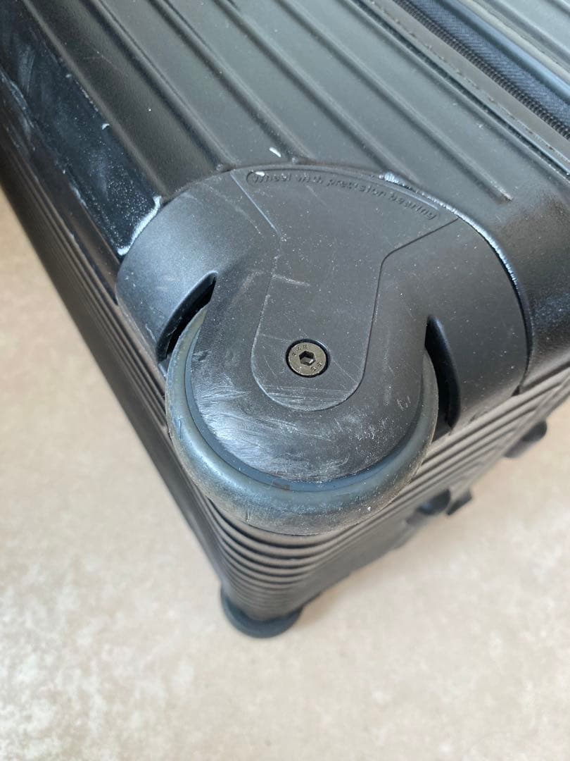 RIMOWA ブラック キャリーケース　63L