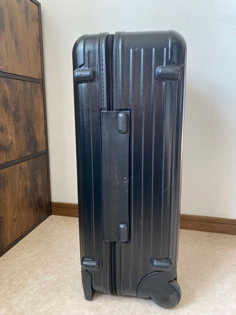 RIMOWA ブラック キャリーケース　63L