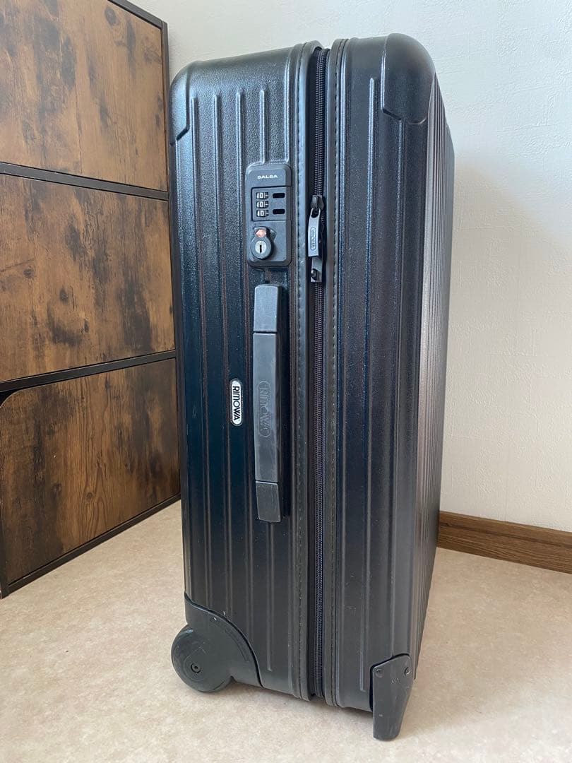 RIMOWA ブラック キャリーケース　63L