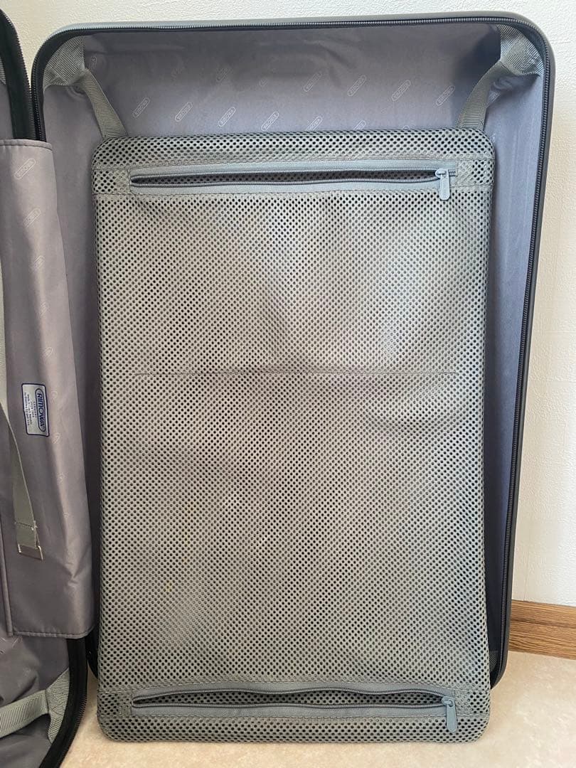 RIMOWA ブラック キャリーケース　63L
