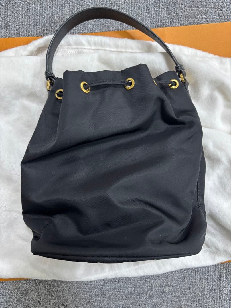 PRADA Re-Nylon バケットバッグ ブラック