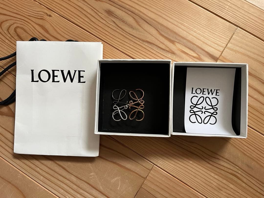 ロエベ　LOEWE ブローチ　4色