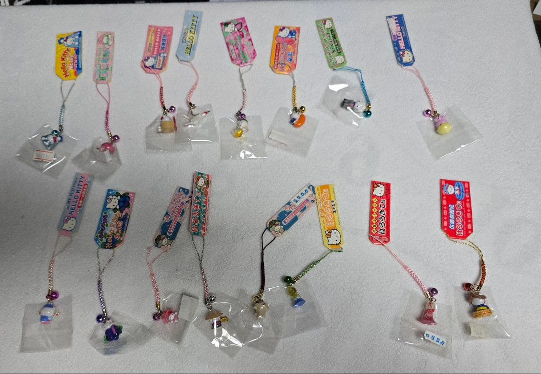 ハローキティ　根付けストラップ　約300個　まとめ売り