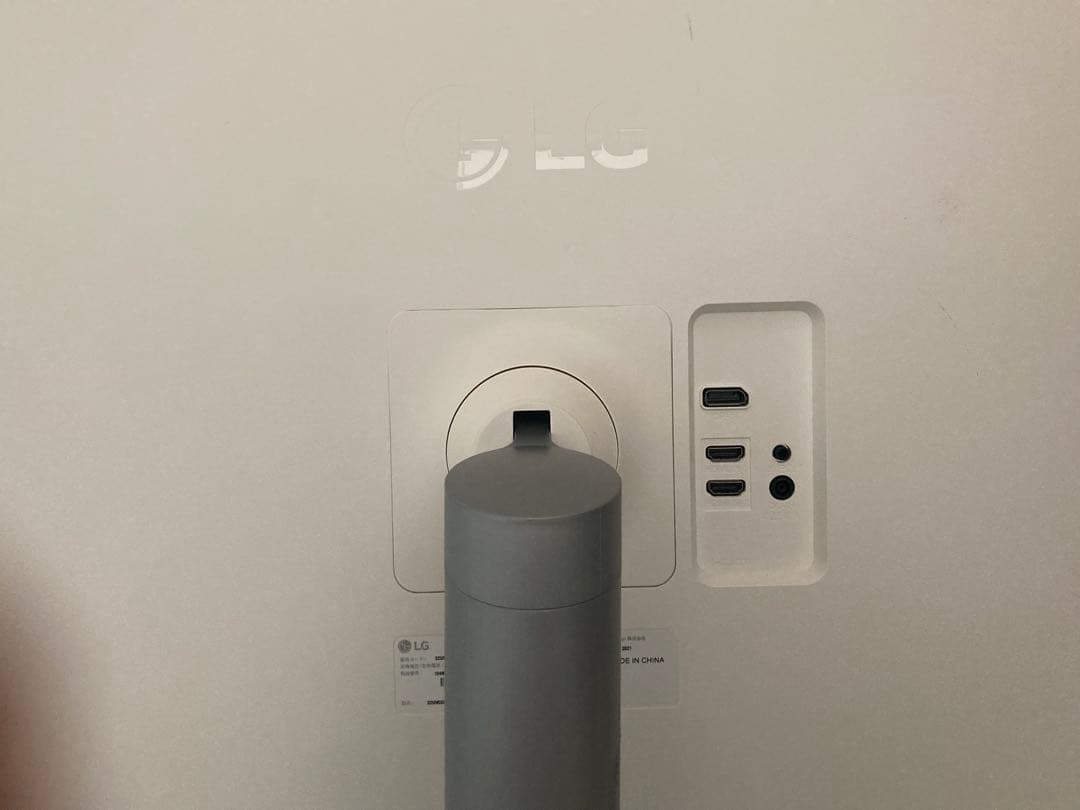 LG 31.5インチ大型フラット 4K ディスプレイ 32UN550-Wモニター