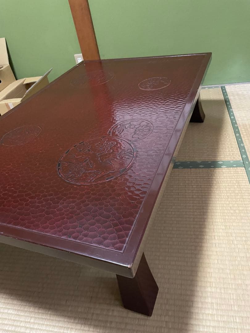 送料込み！　手彫り彫刻が美しい座卓　民芸品