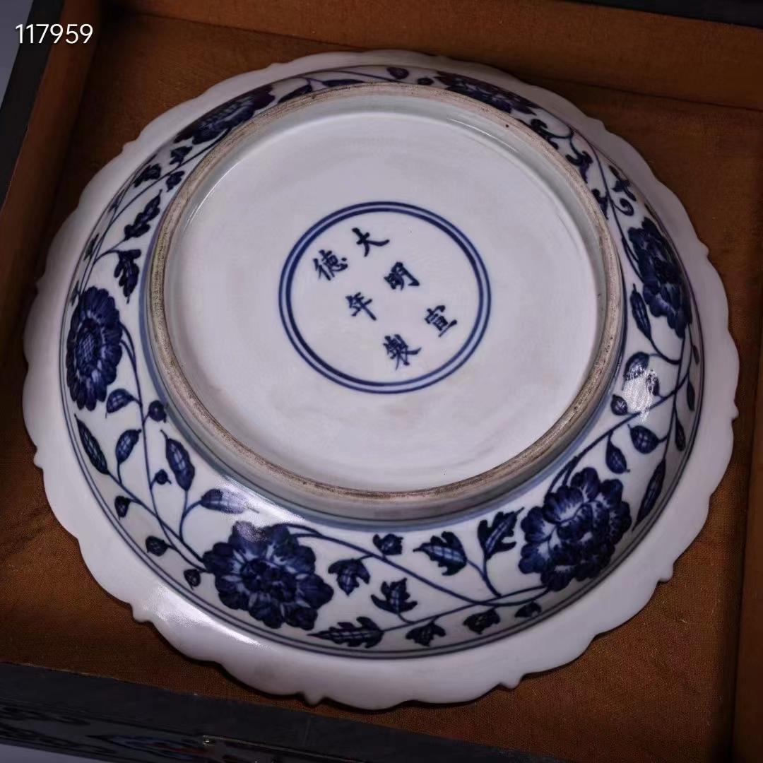 中国古美術・珍蔵收・藍釉青花龍図陶磁器皿・青花瓷器・陶芸・純手絵・文房置物