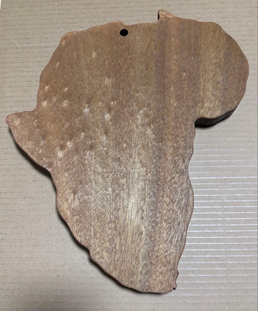 アフリカ大陸　壁掛け　動物12匹　木製パズル　29✖️25 ✖️2、2