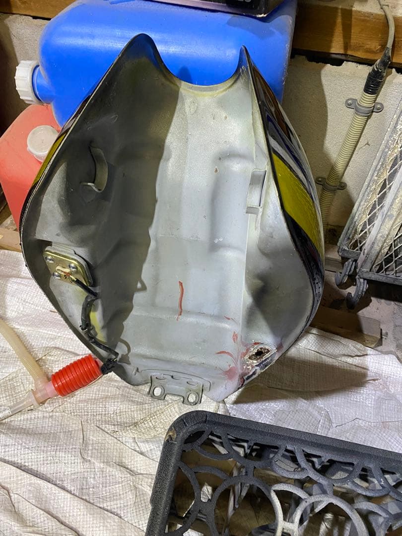 ゼファー400 タンク